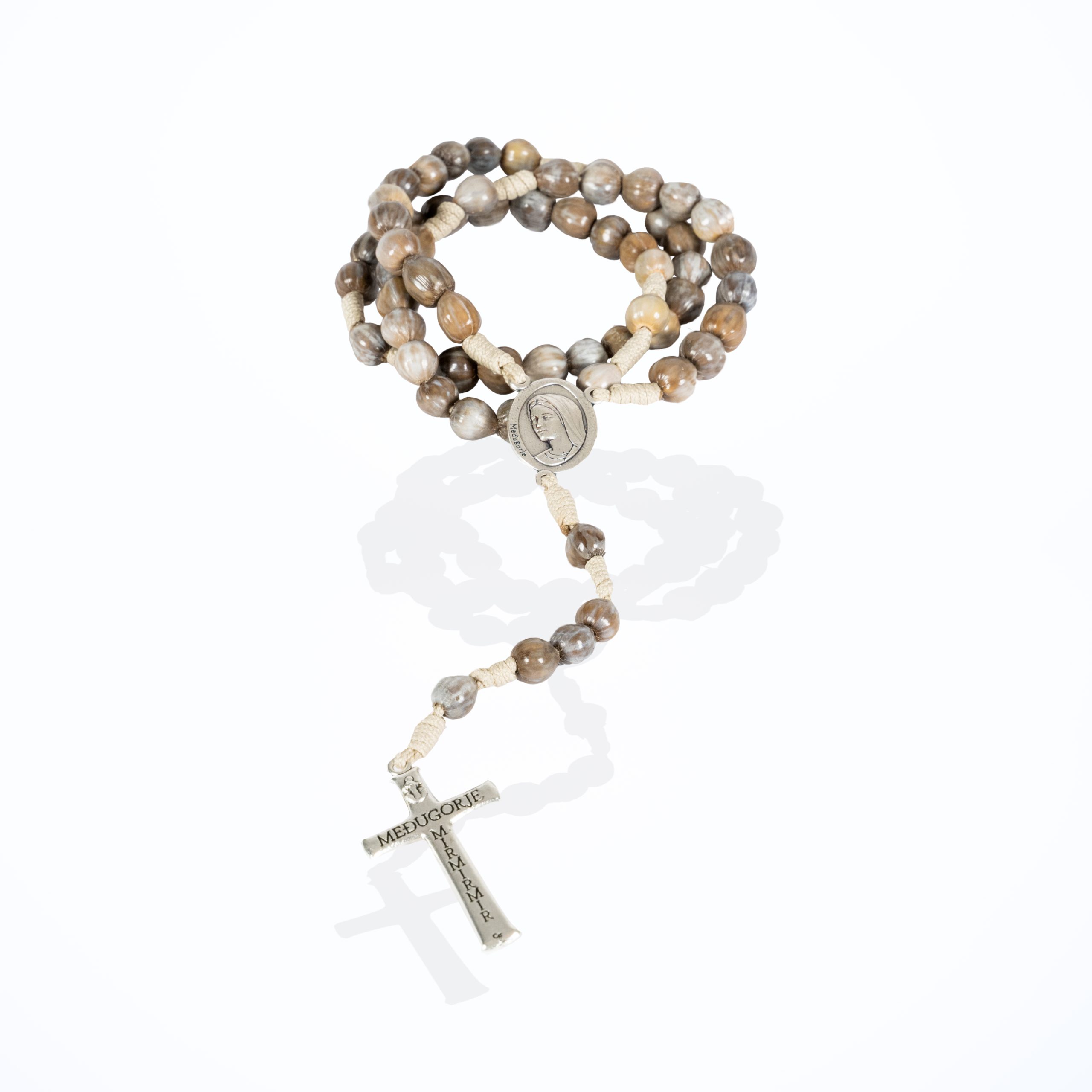 Rosario di Medjugorje con bacche di Giobbe