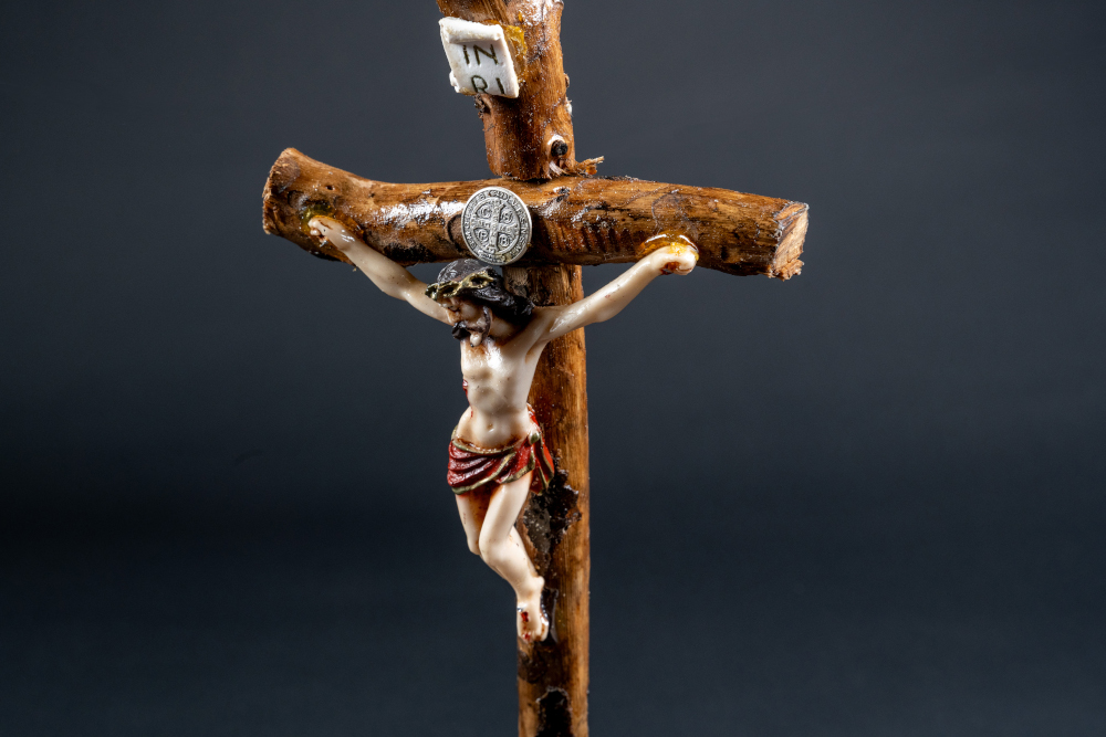 Crocefisso artigianale in legno di vite piccolo